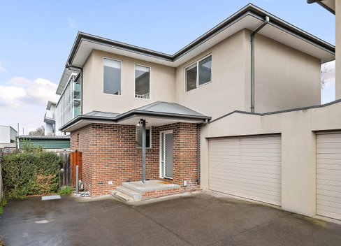 3/5 Deschamps Street  Lilydale 3140