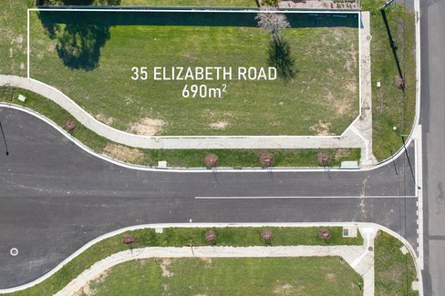 35 Elizabeth Road, CRESWICK VIC 3363