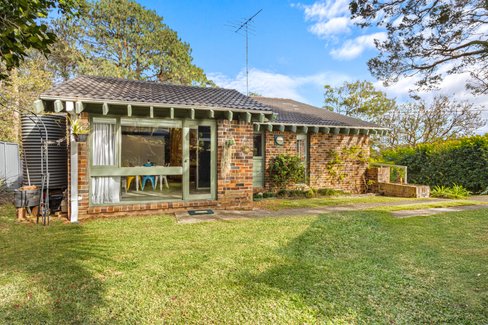 35 Grandview Crescent, LUGARNO NSW 2210