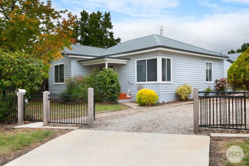 35 Melbourne Road, CRESWICK VIC 3363