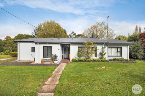35 Moore Street, CRESWICK VIC 3363