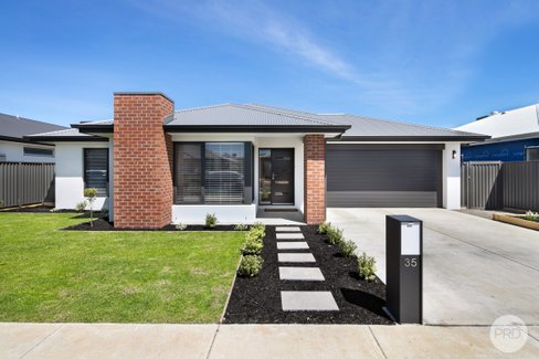 35 Moore Way, LUCAS VIC 3350