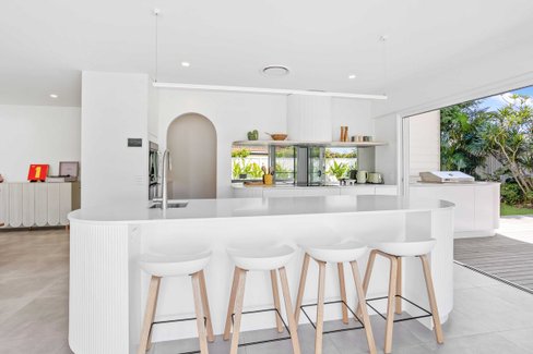 35 Nuthatch Street, Burleigh Waters QLD 4220