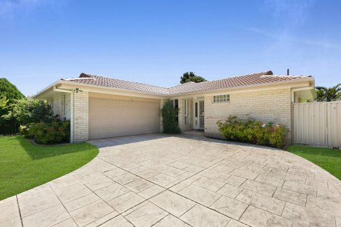35 Nuthatch Street, Burleigh Waters QLD 4220