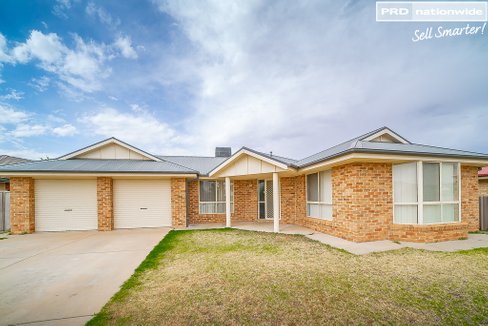 35 Paldi Crescent, GLENFIELD PARK NSW 2650