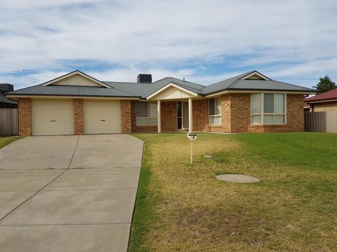 35 Paldi Crescent, GLENFIELD PARK NSW 2650