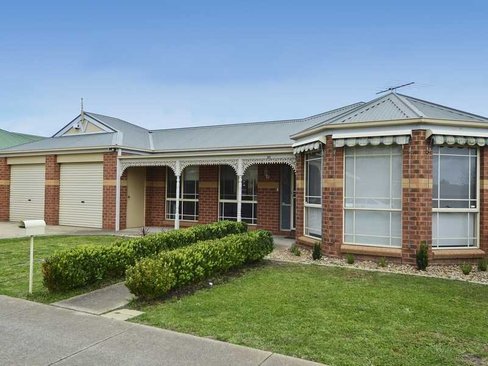 35 Paramount Crescent St Albans Park 3219