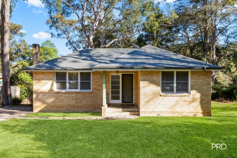 35 Paterson Rd, Springwood NSW 2777