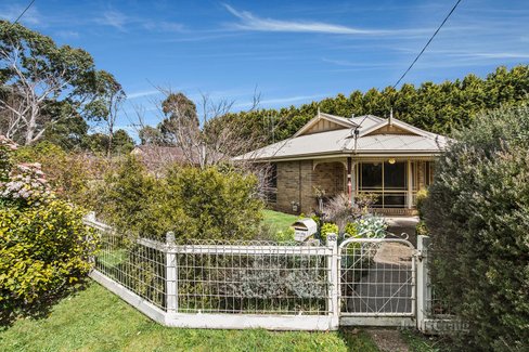 35 Stuart Drive Woodend 3442