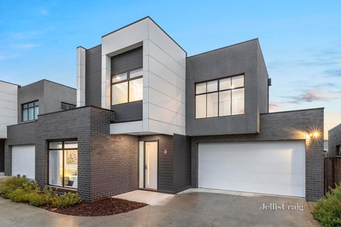 3 57 Van Ness Avenue Mornington 3931