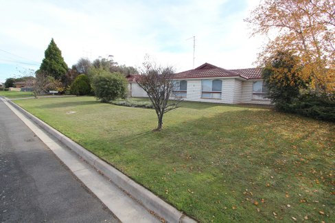 3/6 Aminya Avenue, DELACOMBE VIC 3356