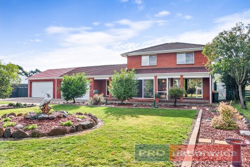 36 Carmody Drive, CRESWICK VIC 3363