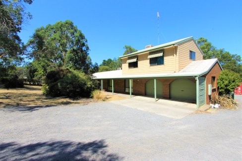 36 Elizabeth Road, CRESWICK VIC 3363