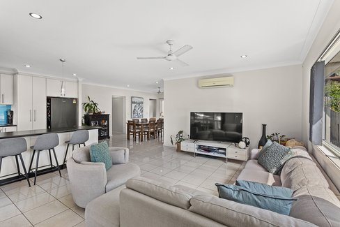 36 Parker Road, CANNONVALE QLD 4802