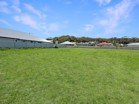 36 Prince of Wales Drive, DUNBOGAN NSW 2443