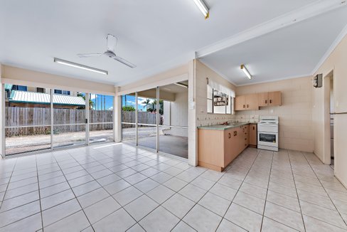 3/6 Robert Street, PROSERPINE QLD 4800
