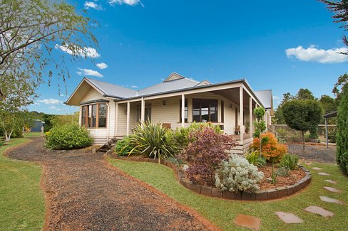 37 Donovans Road Woodend 3442