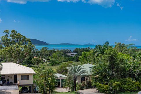 37 Jones Road, CANNONVALE QLD 4802