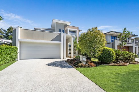 37 Lakelands Drive, Merrimac QLD 4226