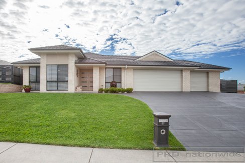 37 Mistfly Street, CHISHOLM NSW 2322