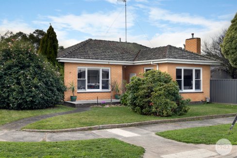 37 Rowlands Street, SEBASTOPOL VIC 3356