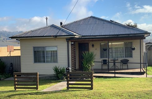 37 Vyner Street, TUMUT NSW 2720