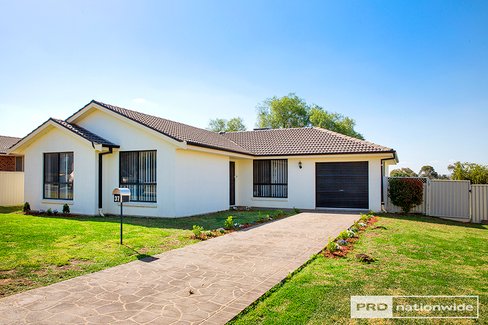 37 Warburton Drive, TAMWORTH NSW 2340
