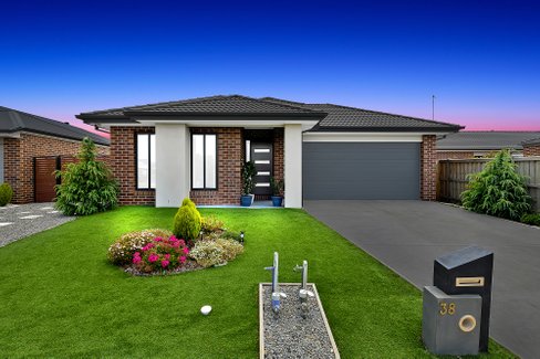 38 Bramley Avenue Charlemont 3217