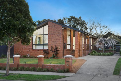 38 Burlington Crescent Wantirna 3152