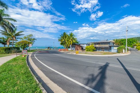 38 Coral Esplanade & 1 Beach Road, CANNONVALE QLD 4802