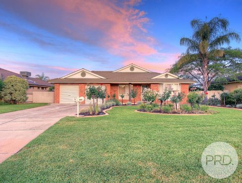 38 Kimba Drive, GLENFIELD PARK NSW 2650
