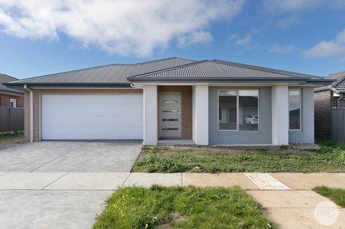 38 Lakeland Drive, LUCAS VIC 3350