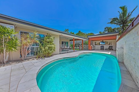 38 Parker Road, CANNONVALE QLD 4802