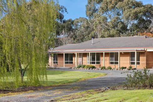 39 Burton Avenue Kyneton 3444