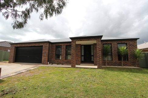 39 Delaney Drive, MINERS REST VIC 3352