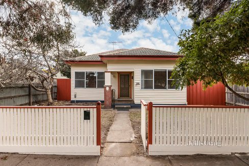 39 Dennis Street Northcote 3070