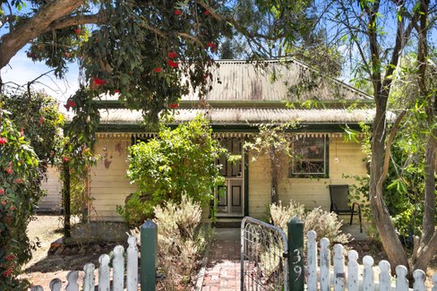 39 Napier Street, BLACK HILL VIC 3350
