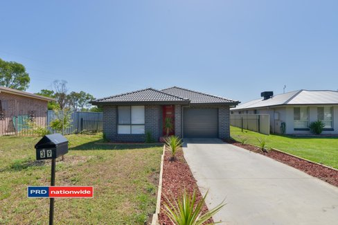 39 Nowland Crescent, TAMWORTH NSW 2340