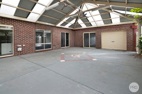 39 Scarborough Crescent, ALFREDTON VIC 3350