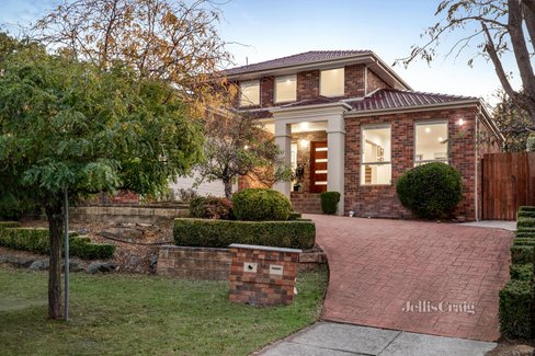 39 Symon Crescent Greensborough 3088