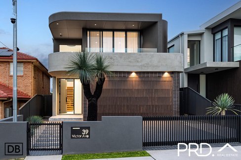 39 Victor Avenue, PICNIC POINT NSW 2213