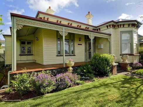 39 Villamanta Street Geelong West 3218
