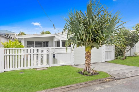 396 Cypress Terrace North, Palm Beach QLD 4221