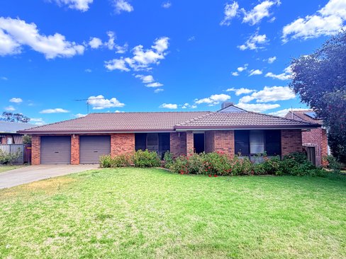 4 Acacia Drive, TAMWORTH NSW 2340