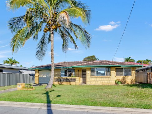 4 Araluen Avenue, PALM BEACH QLD 4221