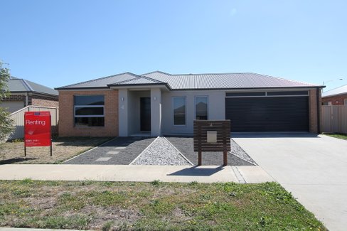 4 Ascot Gardens Drive, DELACOMBE VIC 3356