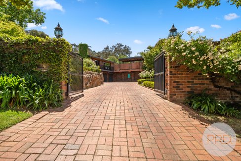 4 Bellevue Parade, KOORINGAL NSW 2650