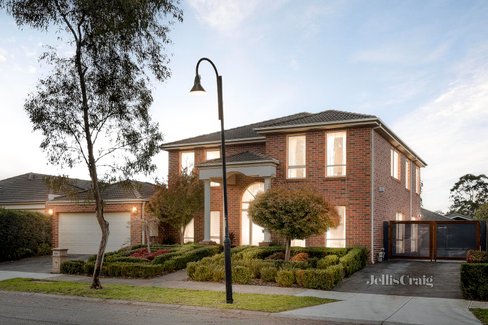 4 Black Falcon Street South Morang 3752