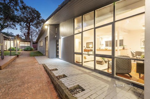 4 Bond Street Mount Waverley 3149