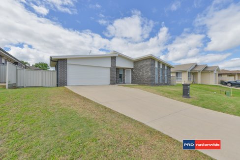 4 Bottlebrush Cove, TAMWORTH NSW 2340